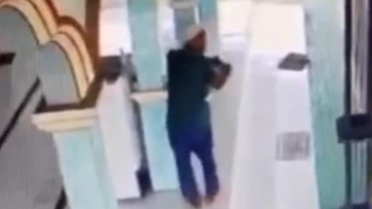 Modus Pemuda Batam saat Kepergok Congkel Kotak Amal Masjid di Bangkalan : Pura-pura Hilang Ingatan