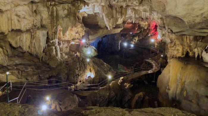 Destinasi-wisata-Goa-Lowo-di-Kabupaten-Trenggalek-tiga.jpg