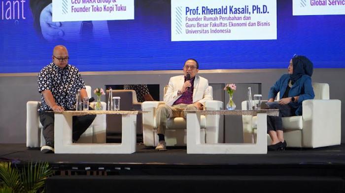 Direktur-Keuangan-Treasury-Global-Services-Bank-Jatim-Edi-Masrianto.jpg