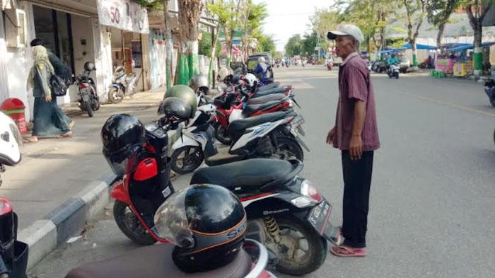 Jukir Liar Merajalela di Trunojoyo Pamekasan, Dishub dan Polisi Saling Lempar Tanggung Jawab