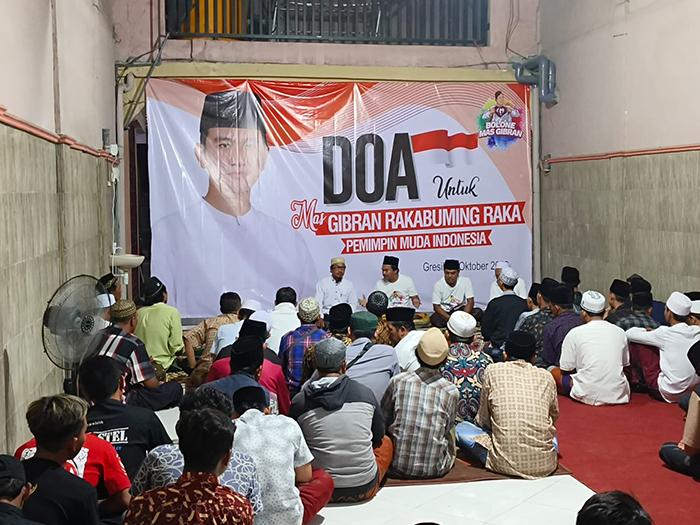 Doa-bersama-warga-Gresik-di-Duduksampeyan-Gresik-untuk-Gibran-Rakabuming-Raka.jpg