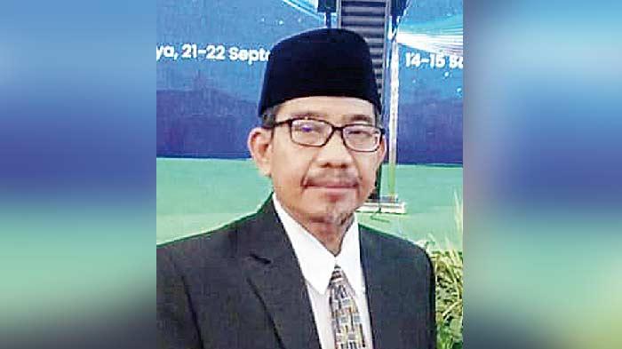 Dr-KH-Ilhamullah-Sumarkan-M-Ag.jpg