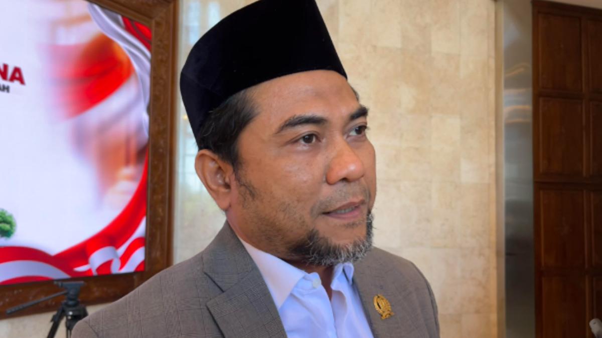 EFEK-JERA-Wakil-Ketua-Komisi-D-DPRD-Jatim-Khusnul-Arif-saat-diwawancarai.jpg