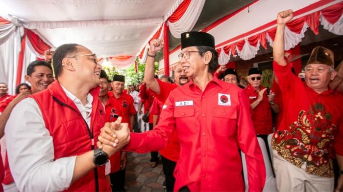 Eri-Cahyadi-tangan-dengan-Ketua-PDI-Perjuangan-Surabaya-Adi-Sutarwijono.jpg