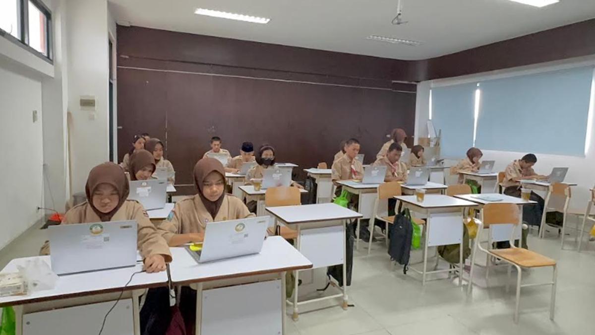 FASILITAS-LENGKAP-Suasana-siswa-SRMA-24-Kediri-saat-m.jpg