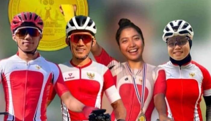 Feri-Yudoyono-dan-Zaenal-Fanani-paling-keri-dan-kedua-dari-kiri-sumbang-medali-emas.jpg