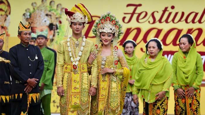 Ratusan Warga Padati Festival Pengantin Banyuwangi, Tampilkan Kekayaan Rias Tradisional Nusantara