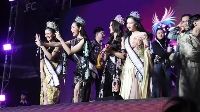 Para Finalis Putri Indonesia 2025 dan Rossa Meriahkan Artwear Carnival Jember Fashion Carnaval 2025