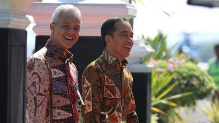 Foto-Jokowi-dan-Ganjar-Pranowo-Capres-PDIP-mengkungkit-sinyal-dukungan-Presiden-RI.jpg