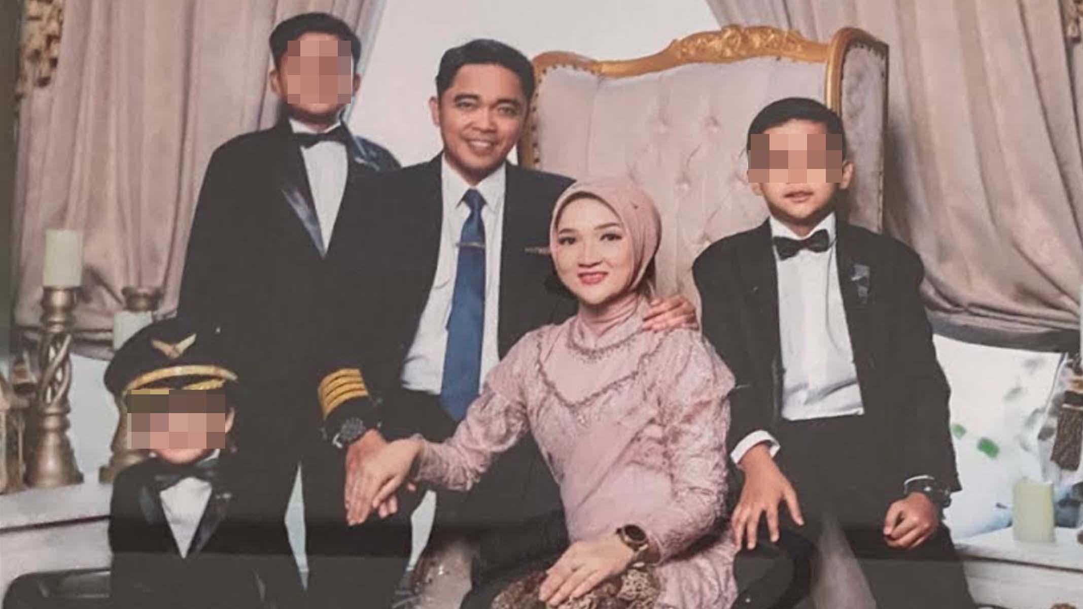 Foto-almarhum-Capt-Marindra-Wibowo-bersama-istri-dan-anak-anakn.jpg