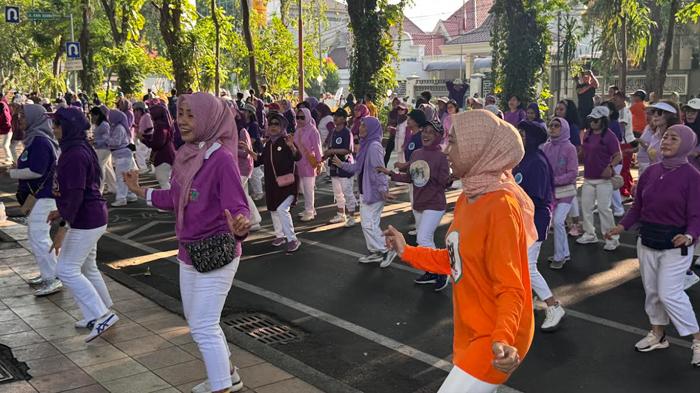 Ajak Warga Hidup Sehat, Laboratorium Klinik CITO Surabaya Gelar Line Dance di Car Free Day Darmo