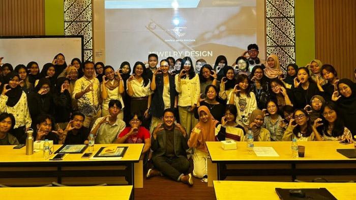 GUEST-LECTURE-Tanya-Alissia-Merchandise-program-inisiatif-GEN-J-Jewel-Generation-dari-CMK.jpg