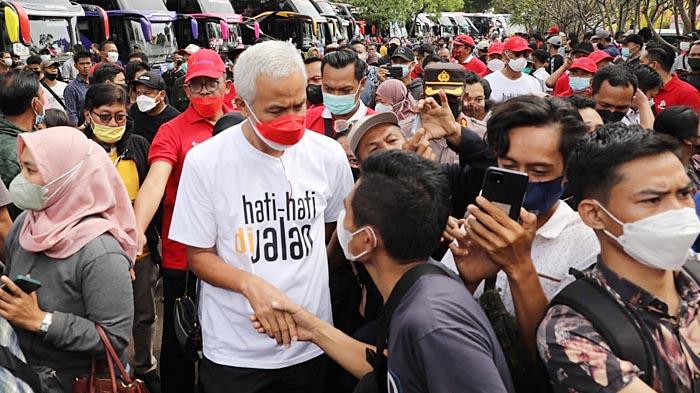 Ganjar-Pranowo-lepas-pemudik-2842022.jpg