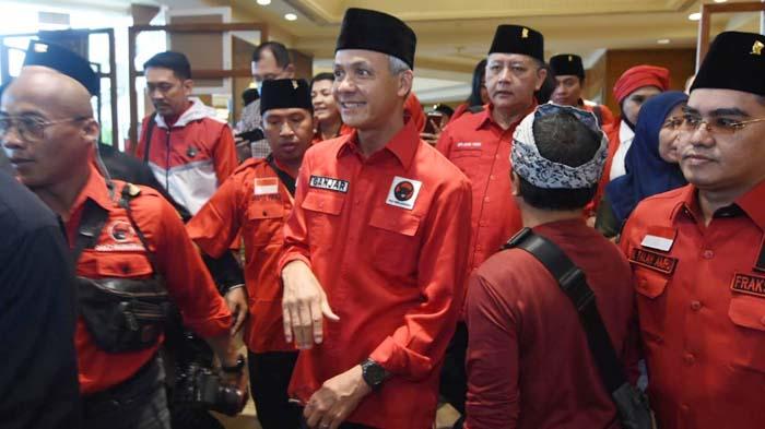 Ganjar-Pranowo-saat-menghadiri-konsolidasi-akbar-di-Surabaya.jpg