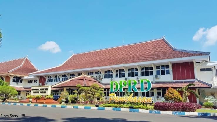 Gedung-DPRD-Kabupaten-Pamekasan.jpg
