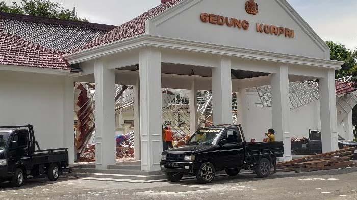 Terkait Ambruknya Gedung Korpri Tuban, Respons Bupati Lindra: Jangan Asal Bilang Gegabah