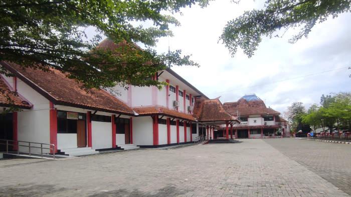 Gedung-Pemuda-atau-Graha-Patria-Kota-Blitar.jpg
