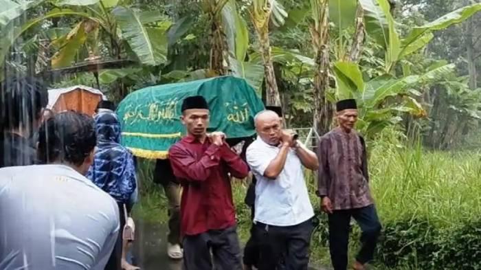 Gelagat-Alvino-Sebelum-Meninggal-Bersama-Keluarga-Saat-Camping-di-Temanggung-Ini-Chat-Terakhirnya.jpg