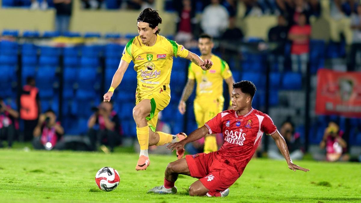 Profil Rahmat Hidayat, Pemain Persijap yang Jatuh dan Dibawa Ambulans saat Lawan Persebaya Surabaya