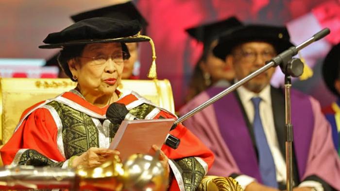 Gelar-doktor-kehormatan-Megawati-Soekarnoputri.jpg