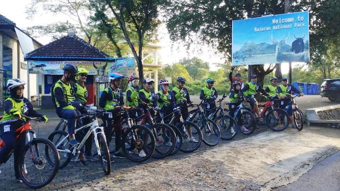 Romantisme Nggowes Menembus Keindahan 'Little Africa' Baluran, Ada Raisa sampai Monyet Ekor Panjang - Gowes-wisata-ke-Taman-Nasional-Baluran-1.jpg