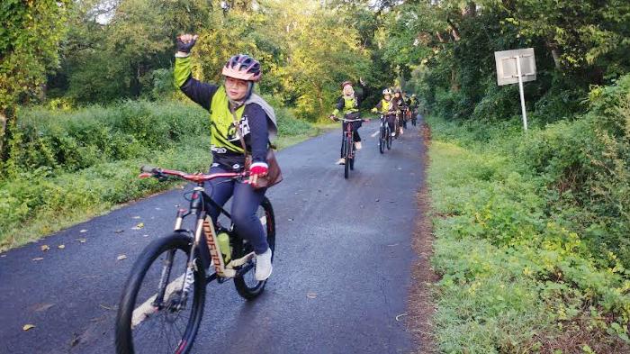 Romantisme Nggowes Menembus Keindahan 'Little Africa' Baluran, Ada Raisa sampai Monyet Ekor Panjang - Gowes-wisata-ke-Taman-Nasional-Baluran2.jpg