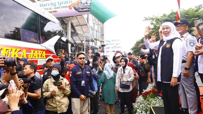 THR Guru se-Jatim Cair, Gubernur Khofifah: Totalnya Rp 412,6 Miliar