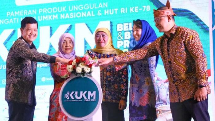 Gubernur-Khofifah-melepas-ekspor-test-market-produk-UMKM-Jatim-senilai-Rp-15-miliar.jpg