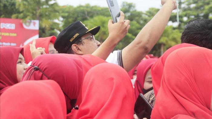 HUT PGRI ke-77 dan HGN 2022, Gus Ipul Minta Tenaga Pendidik Berkolaborasi Mencetak Prestasi