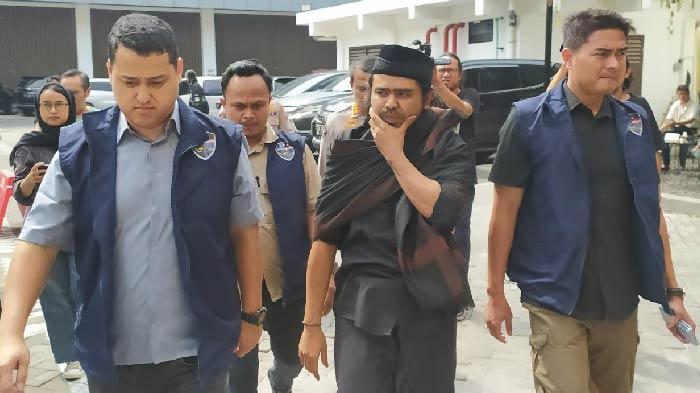 Gus Samsudin Tetap Nyeker Saat Diperiksa di Polda Jatim, Dijemput Penyidik Karena Khawatir Kabur
