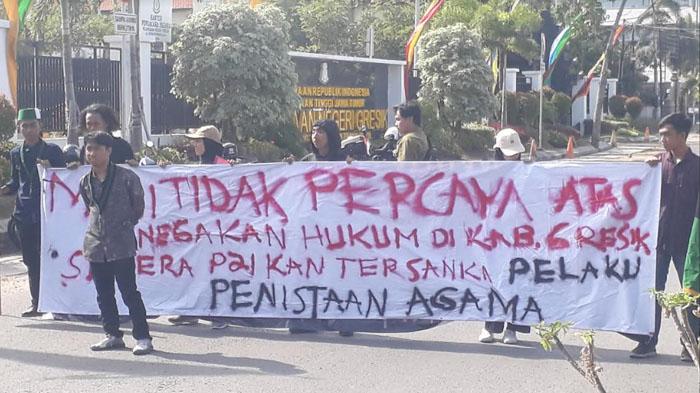 HMI-Gresik-protes-kasus-nikah-manusia-dan-hewan.jpg