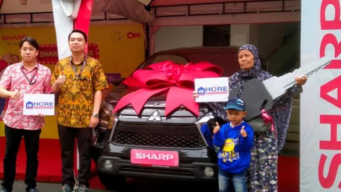 Beli Smart TV Sharp Rp 3 Juta, Warga Surabaya Dapat Hadiah Mobil Mitsubishi Expander dari Sharp