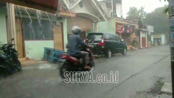 Hujan-Lebat-Mengguyur-Kabupaten-Jombang-Selama-Tiga-Hari-Berturut-turut.jpg
