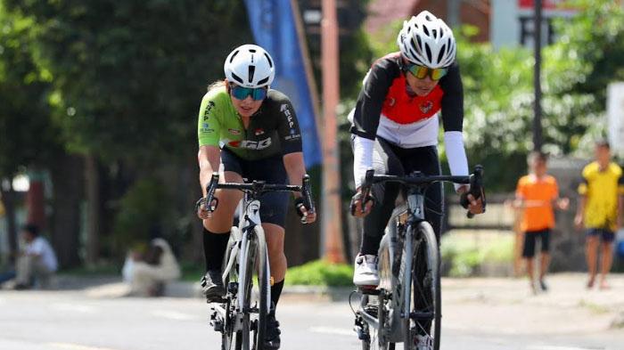 Terry Yudha dan Ayustina Delia Raih Jersey Merah Putih Criterium Kejurnas Balap Sepeda Banyuwangi