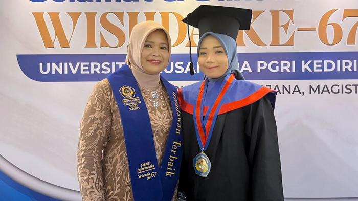 Inna-Fatahna-Lulus-Cumlaude-UNP-Kediri.jpg