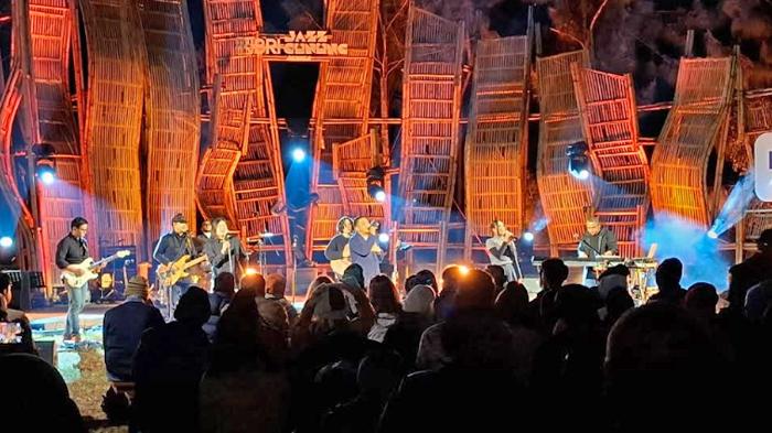 JAZZ-GUNUNG-BROMO-2025-Kemariahan-Jazz-Gunung-Bromo-2025-yang-dihadiri-7-ribu.jpg