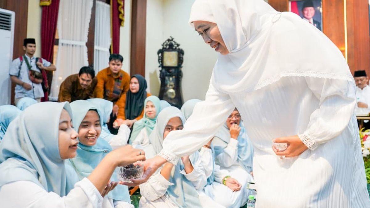 Jadwal-Buka-Puasa-Surabaya-Hari-Ini-14-Maret-2026-Gubernur-Khofifah-Ajak-Komunitas-Tuli-Mengaji.jpg