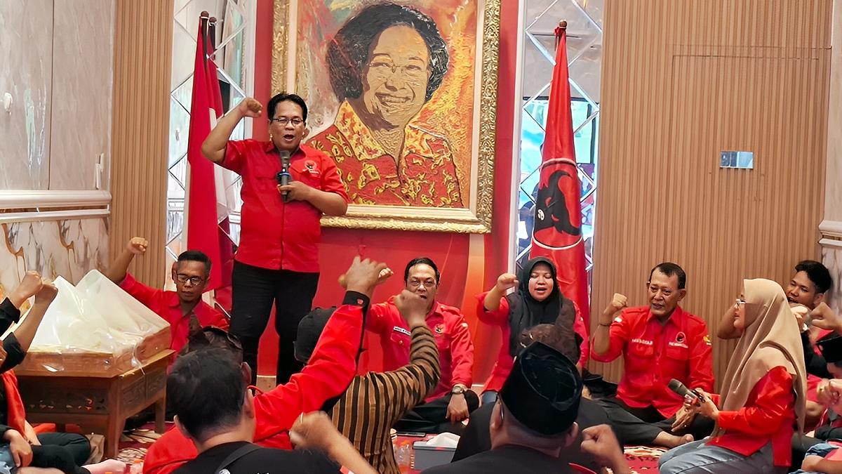 Jajaran-pengurus-DPC-PDIP-Surabaya-dan-para-kader-saat-menggelar-konsolidasi.jpg
