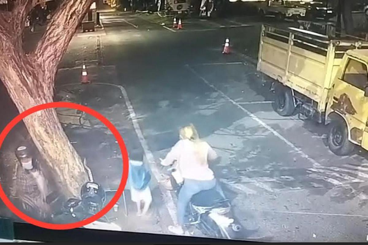 Pasangan Kekasih Terekam CCTV Curi Motor di Parkiran Foodcourt Lidah Kulon Surabaya