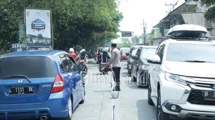 Kepadatan Lalu Lintas yang Selalu Tersaji Setiap Momen Liburan Lebaran di Kabupaten Bangkalan
