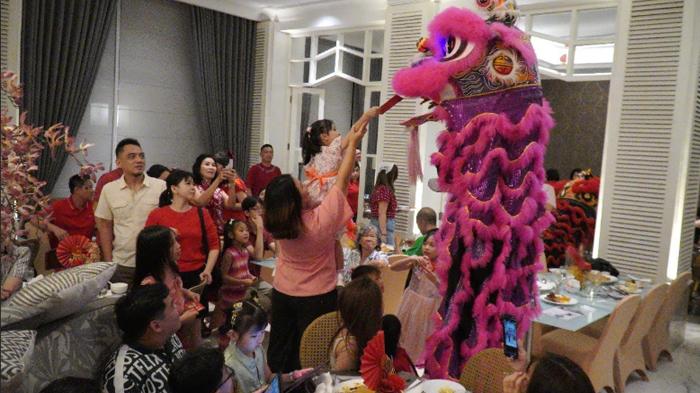Perayaan Imlek 2025, Restoran di Jawa Timur Diserbu untuk Kumpul dan Makan Bersama Keluarga