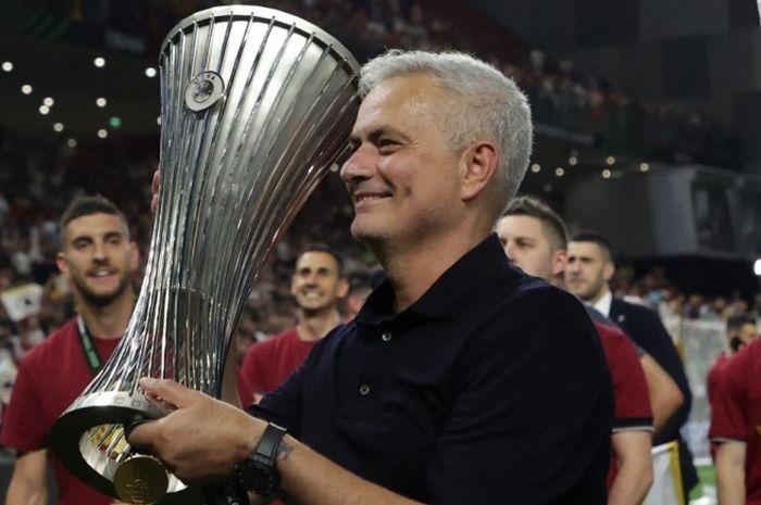 Jose-Mourinho-Sudah-Putuskan-Masa-Depan-di-AS-Roma-Usai-Juara-UCL.jpg