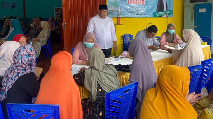 Jumat-1432025-Ratusan-warga-cek-kesehatan-gratis.jpg