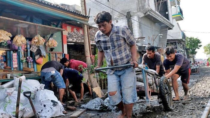 Warga Minta Sampah Karung Pasir Segera Diangkut, WK DPRD Surabaya Bahtiyar Rifai: Atur Jadwal Angkut