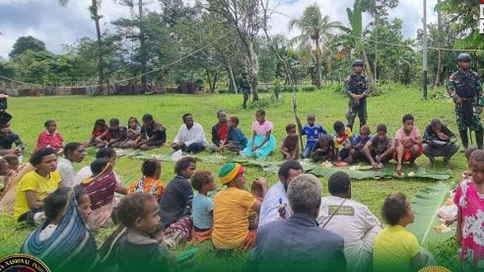 KKB-Papua-Sudah-Ditumpas-Habis-Warga-Distrik-Suru-Suru-Akhirnya-Bisa-Kembali-ke-Kampungnya.jpg