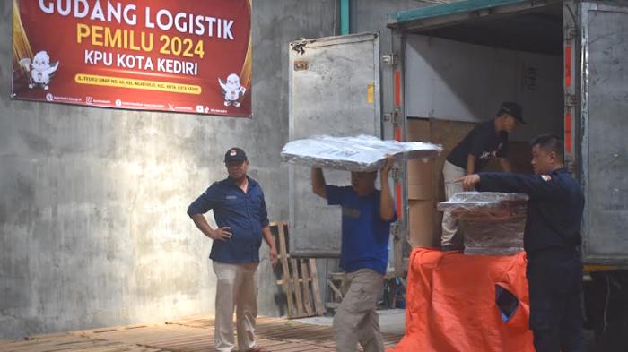 KPU-Kota-Kediri-kembali-menerima-logistik-Pemilu-2024.jpg