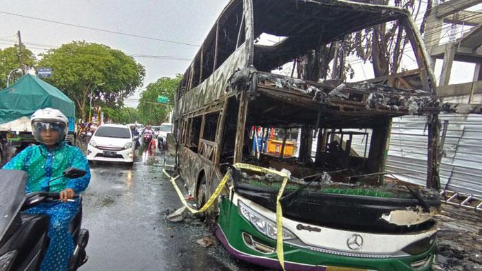 KRONOLOGI-Lengkap-Bus-Karina-Double-Decker-Terbakar-di-Pamekasan-Sopir-Sempat-Lihat-Kepulan-Asap.jpg