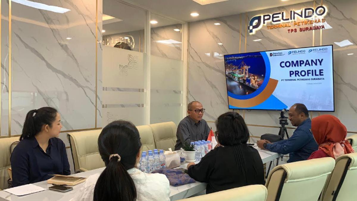 KUNJUNGAN-ISD-Direktur-Operasi-PT-Terminal-Petikemas-Surabaya-TP.jpg