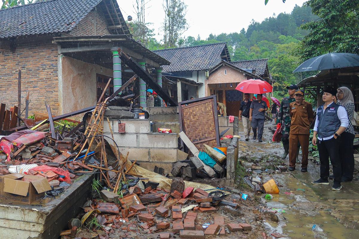 Kunjungi Keluarga Korban Longsor Trenggalek, Mas Ipin Sediakan Pengungsian dan Solusi Jangka Panjang