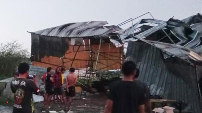 Dua Rumah Warga Pandanan Gresik Rusak Diterjang Puting Beliung